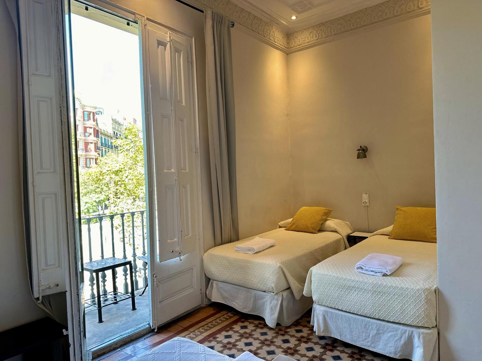 Casa Consell Gran Via, Pensjonat 2*
